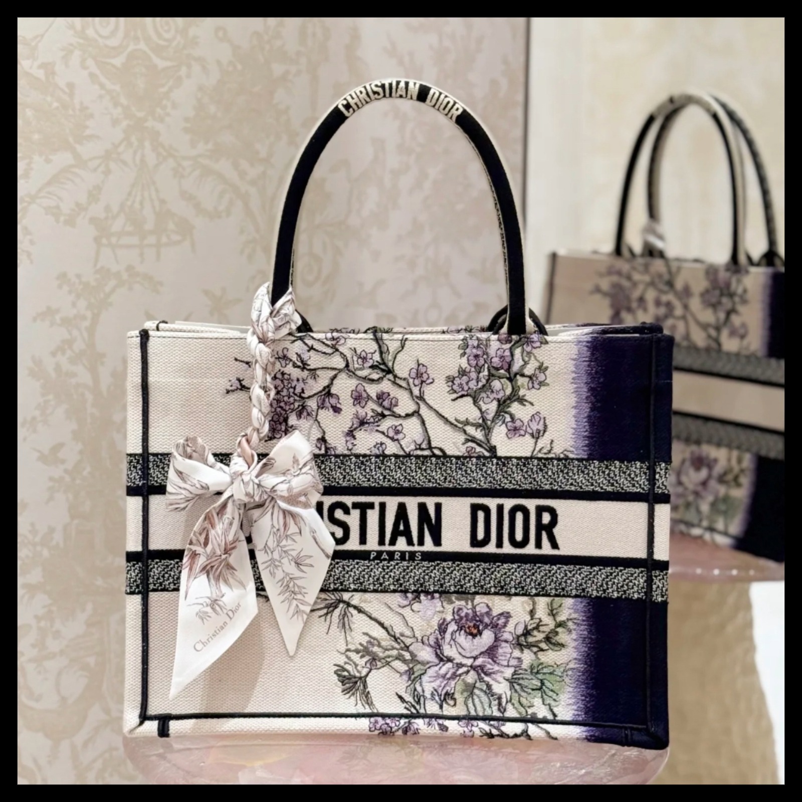 【紫カラーが大人可愛い♪】Dior Book Tote バッグ ミディアム