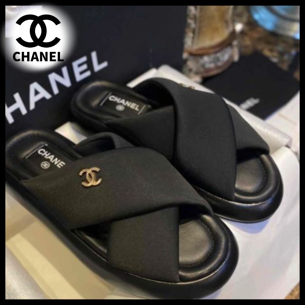 楽ちん可愛い夏の相棒♪【CHANEL】厚底サンダル CCロゴ入り