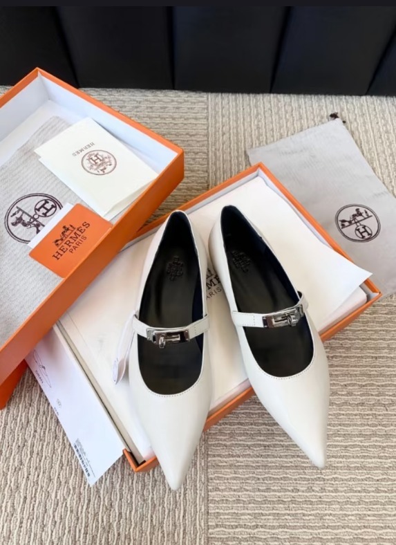 イタリア製の丁寧な仕立て♪【HERMES】バレエシューズ《ケリー》