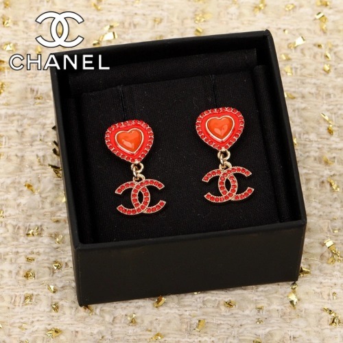 《赤いハートが目立つこと間違いなし》CHANEL ピアス CCロゴ