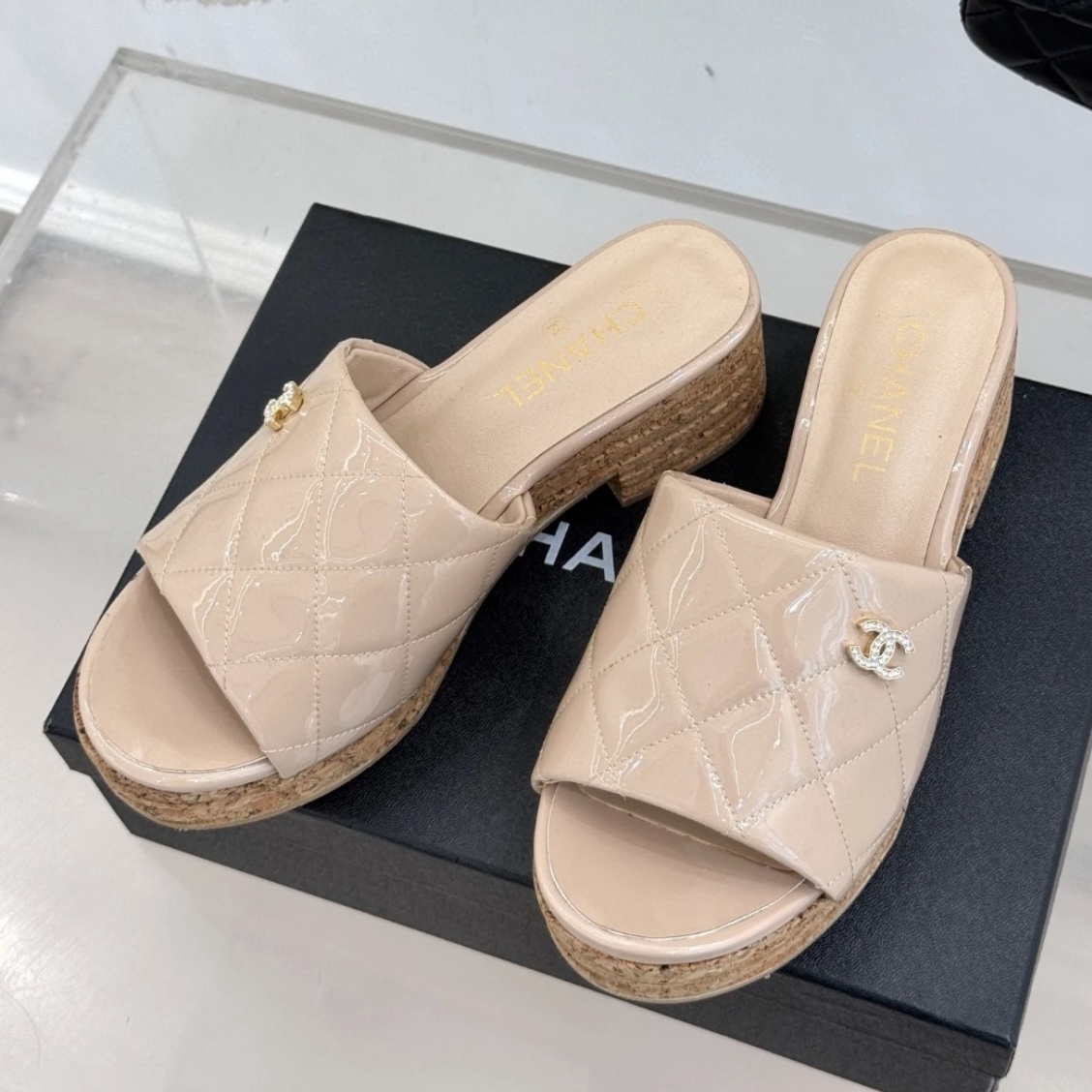《上品カラーでスタイルも盛れる♪》25S限定★CHANEL サンダル