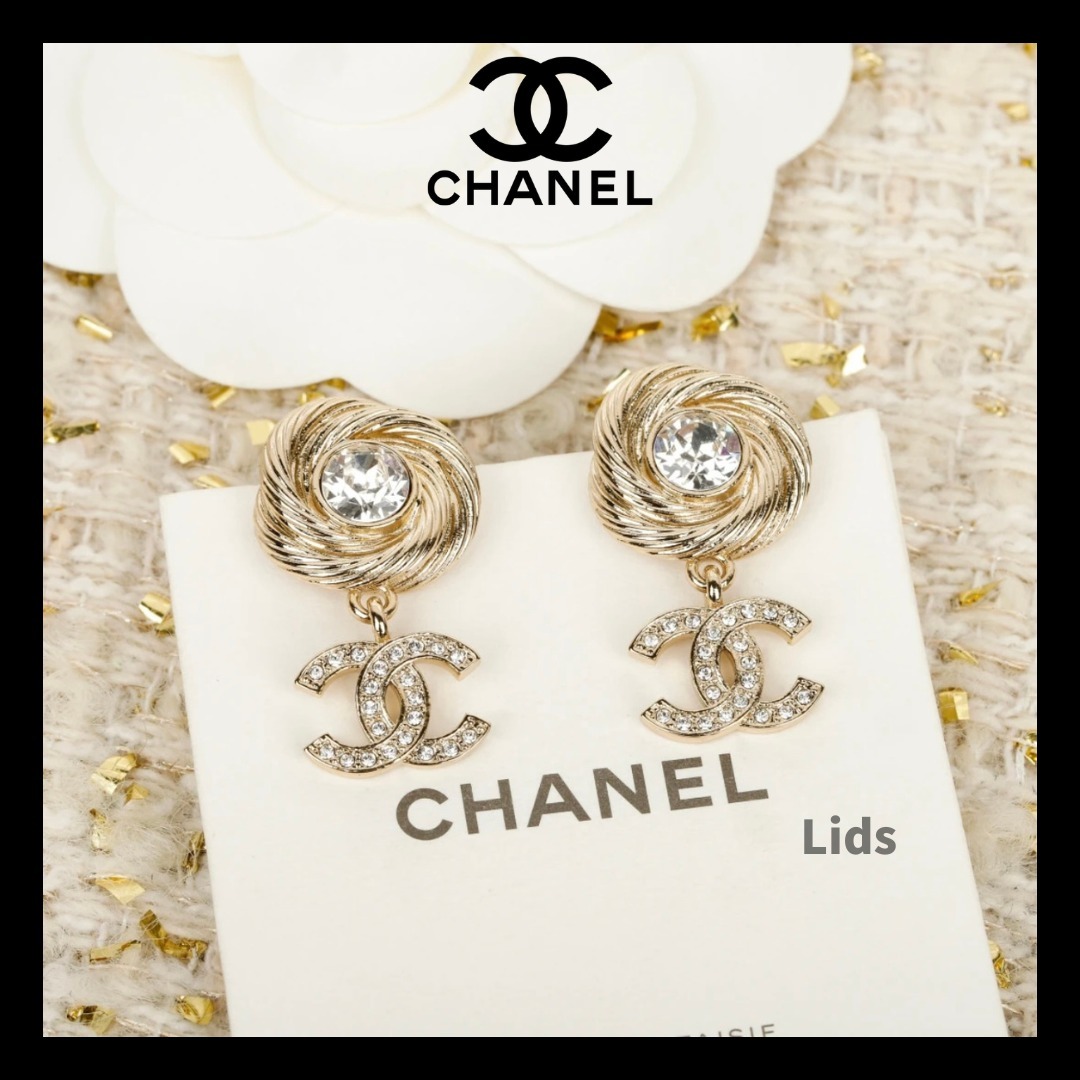 【光の粒で耳元に上質なきらめき・大人の気品】CHANEL ピアス