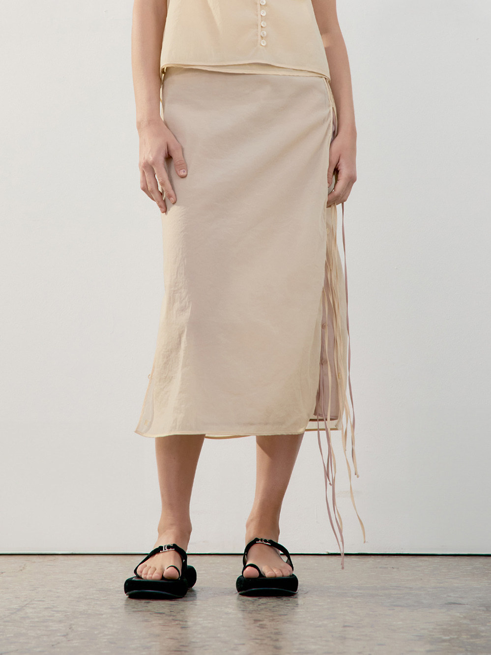 [LOW CLASSIC] / ☆ 25SS SEE-THROUGH BUTTON LOOP SKIRT /BEIGE