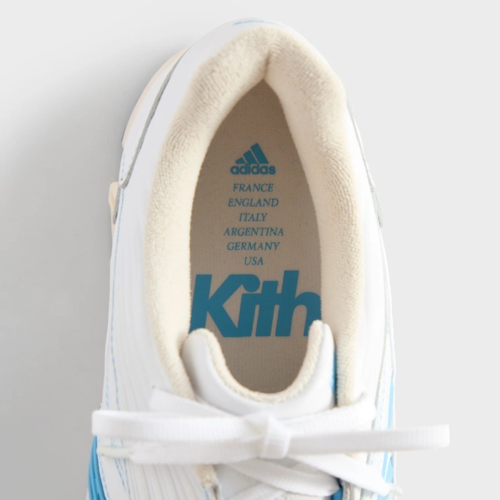 コラボ《KITH NYC×adidas》フットボール プレデター メガライド