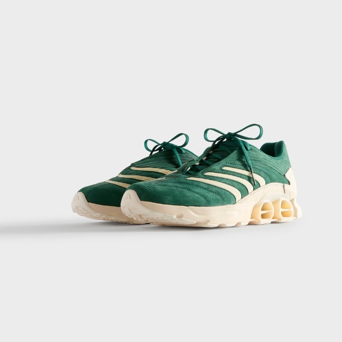 コラボ《KITH NYC×adidas》フットボール プレデター メガライド