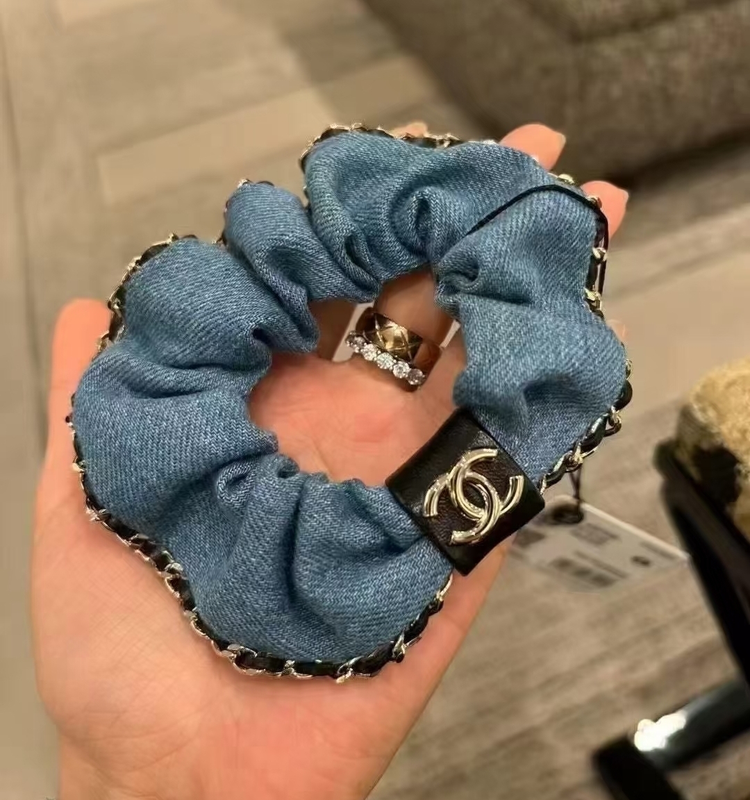 CHANEL デニム&チェーン シュシュ ヘアアクセサリー