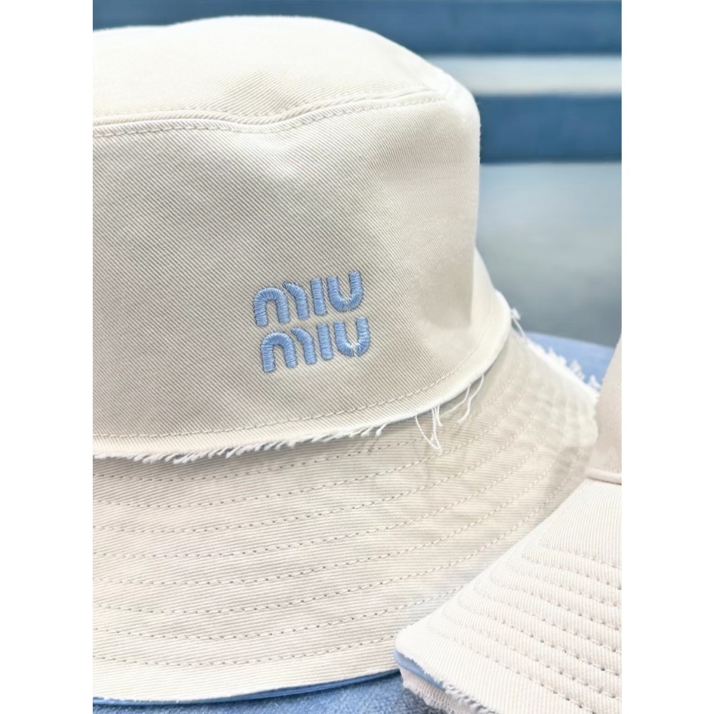 《デイリーに最適》【MiuMiu】ドリル＆ポプリン バケットハット