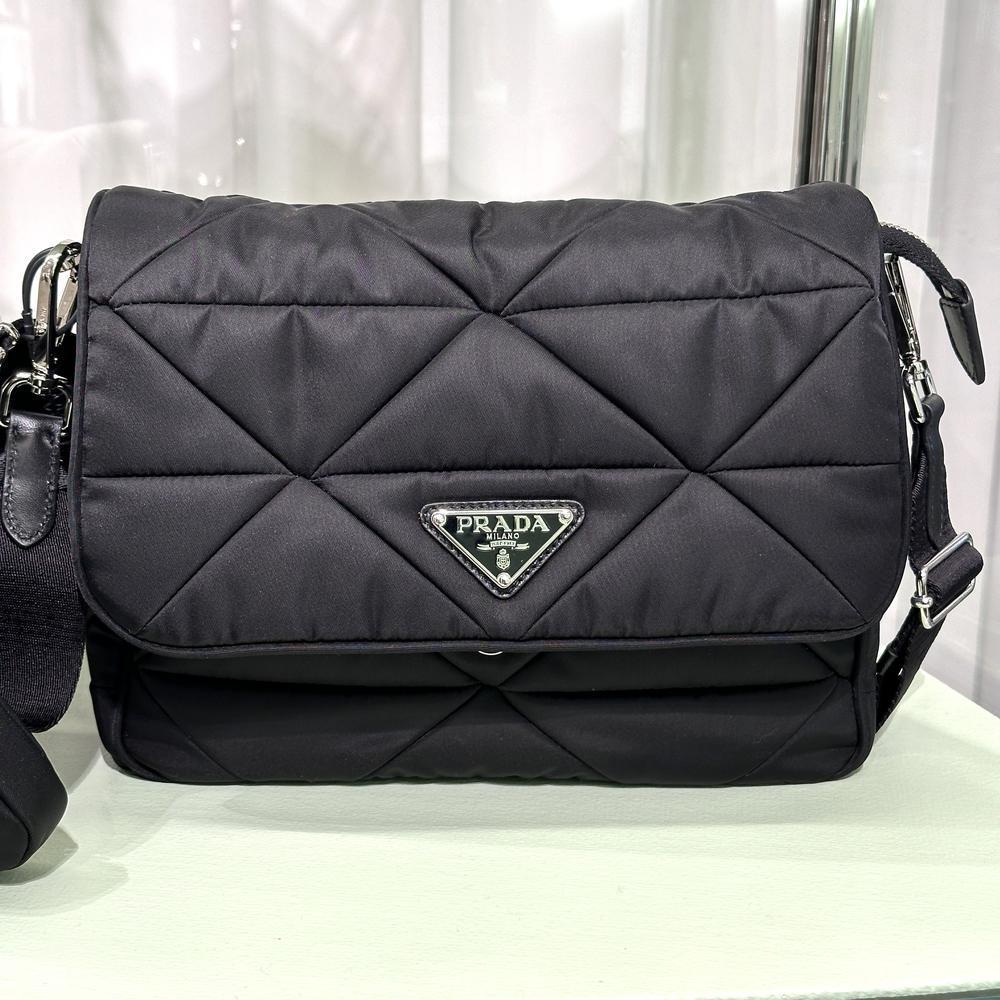 【芸能人着用アイテム, 人気商品】PRADAショルダーバッグ