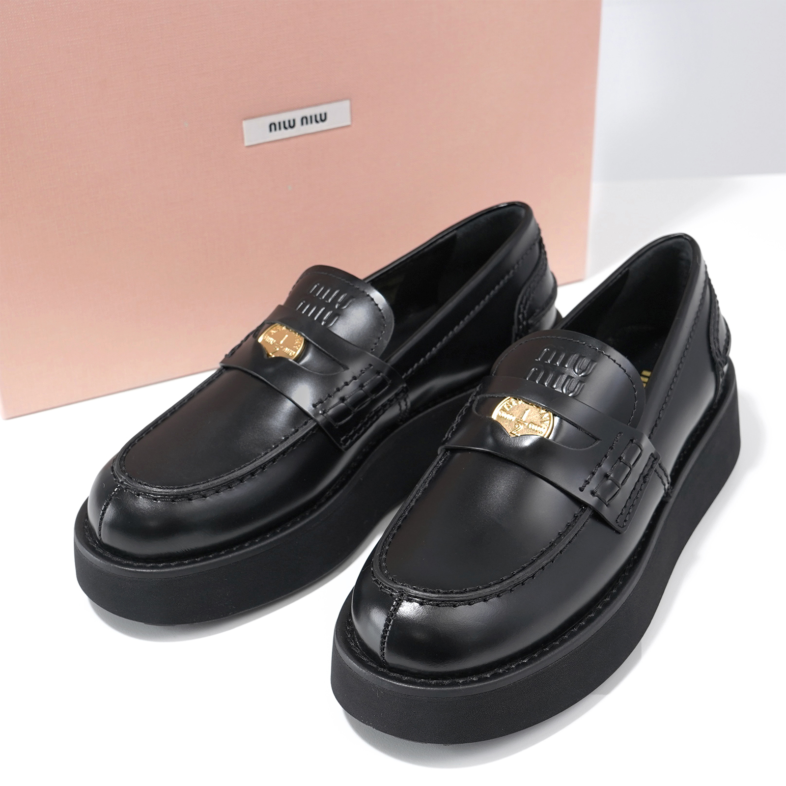 【新品 未使用】MiuMiu ブラッシュドレザー ローファー 5D175E