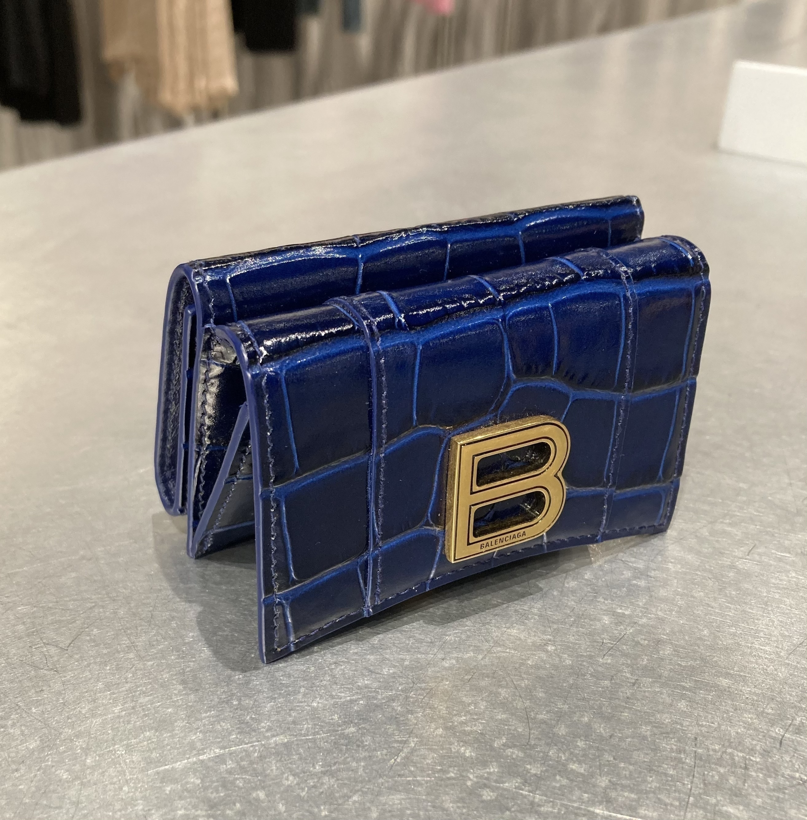 国内即発 VIPにて クロコ押 Bロゴ 三つ折りミニ財布 BALENCIAGA