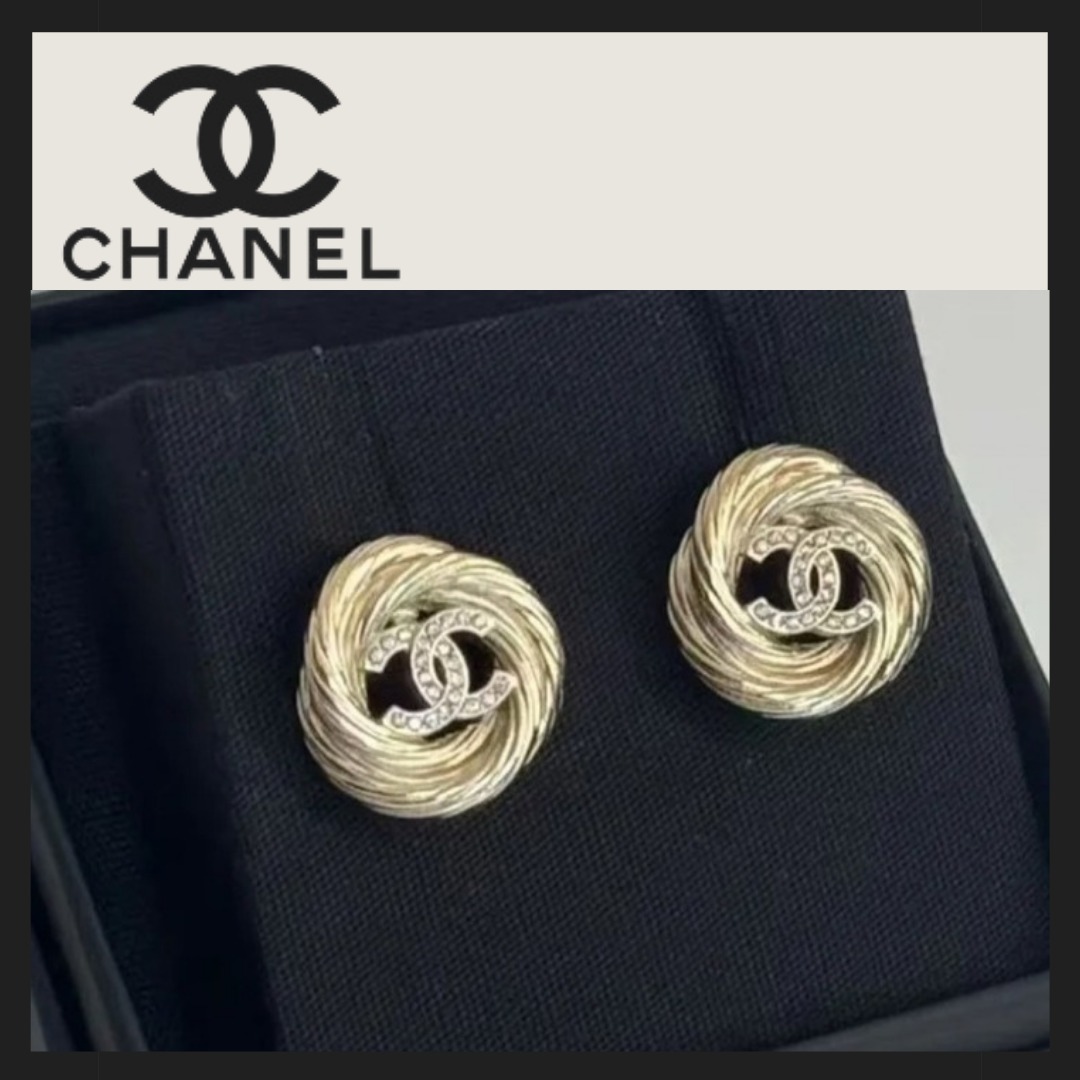【特徴的なデザイン＊耳元に輝く」CHANEL ピアス