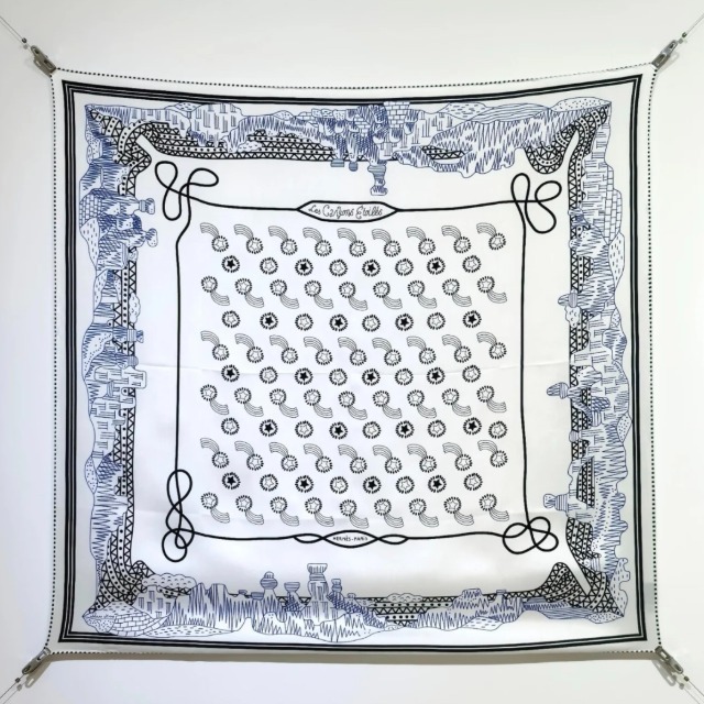 《シンプルで上品♪》HERMES シルクバンダナ 《星降る渓谷》