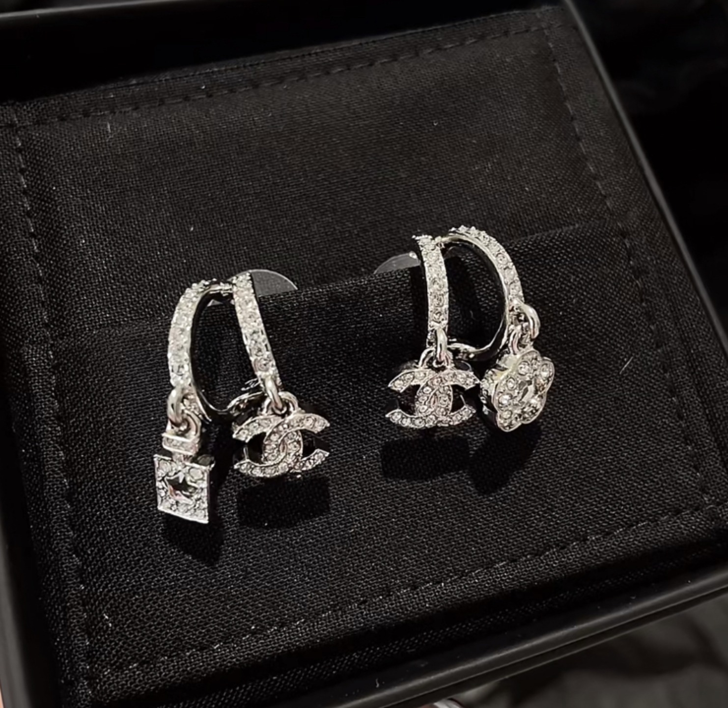 上品に煌めく♪【CHANEL】ピアス 上品に煌めく2連デザイン♡】CHANEL ピアス