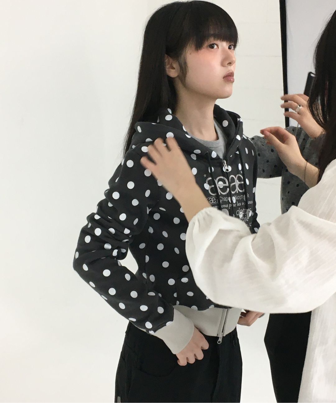 AEAE】 WEB LOGO CROP HOOD ZIP UP ☆韓国人気☆