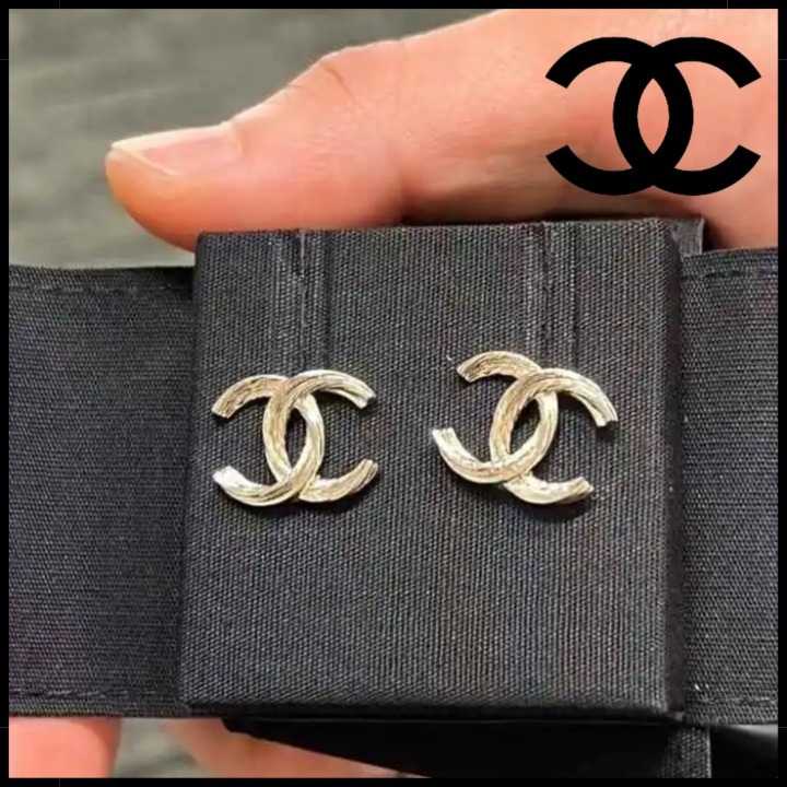 《シンプルなデザインで人気★》CHANEL ピアス