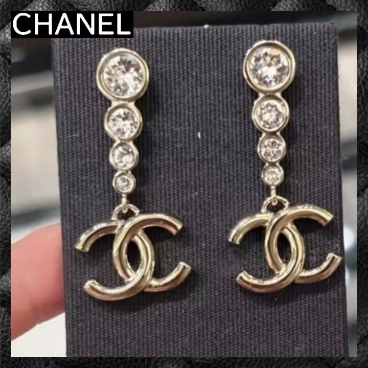 ☆連なるビジューが上品☆ CHANEL 煌めくCCロゴ ピアス ゴールド