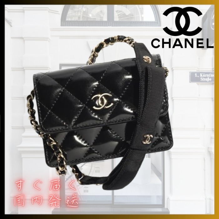 【エナメルが可愛く際立つ】CHANEL スモールチェーンクラッチ