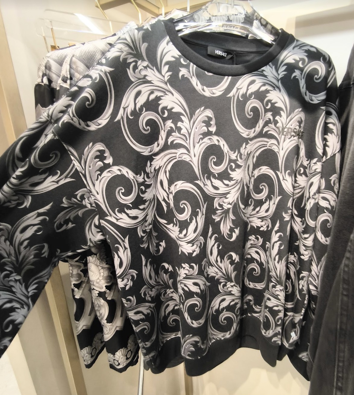 【VERSACE】バロックプリント スウェットTシャツ