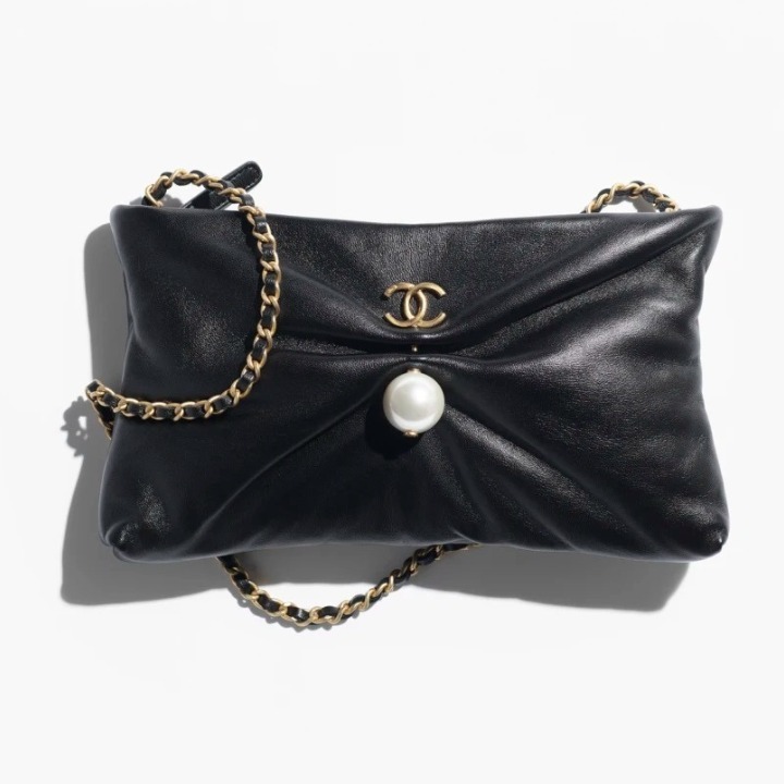 《上品な煌めき》CHANEL 25S チェーンクラッチバッグ
