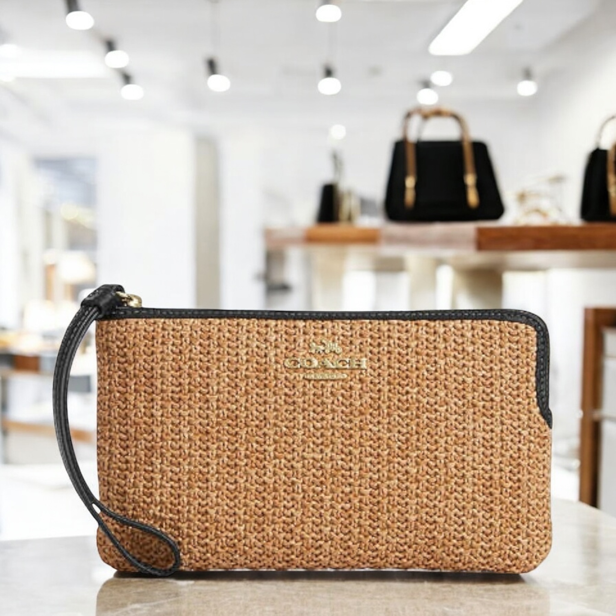 国内発/本物保証/COACH コーナー ジップ リストレット☆お洒落
