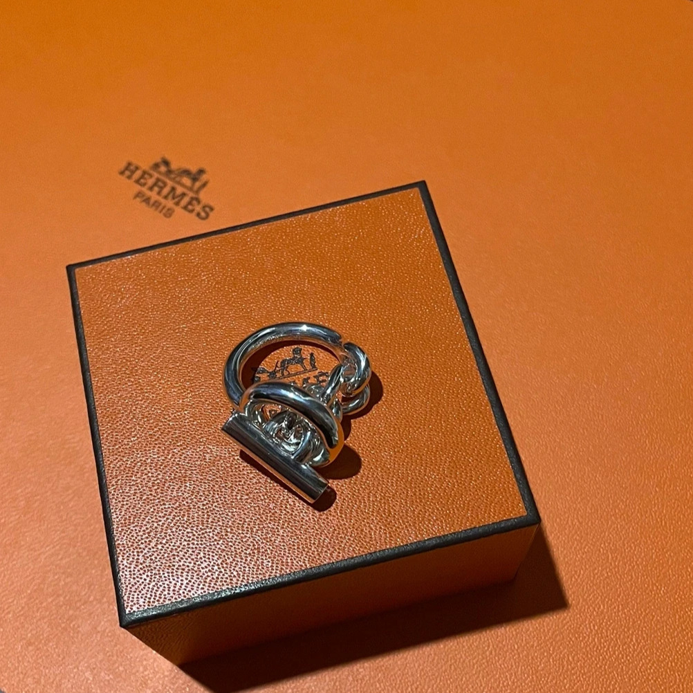 【洗練されたデザイン】HERMES リング 《クロワゼット》 GM
