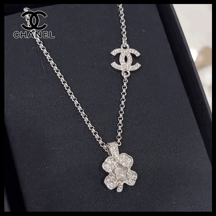 【クローバーとロゴがかわいい☆】CHANEL ネックレス CCロゴ