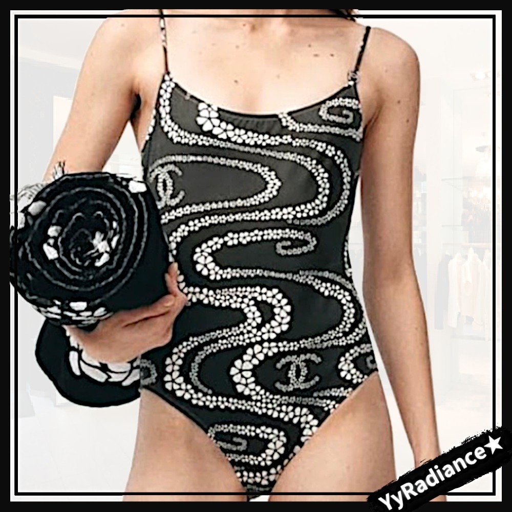 【波のようなデザインがインパクト大♡】CHANEL 水着