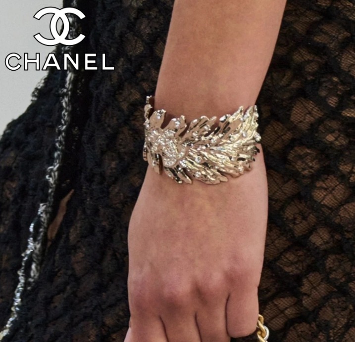 《ゴージャス》CHANEL バングル ゴールド メタル ストラス ロゴ