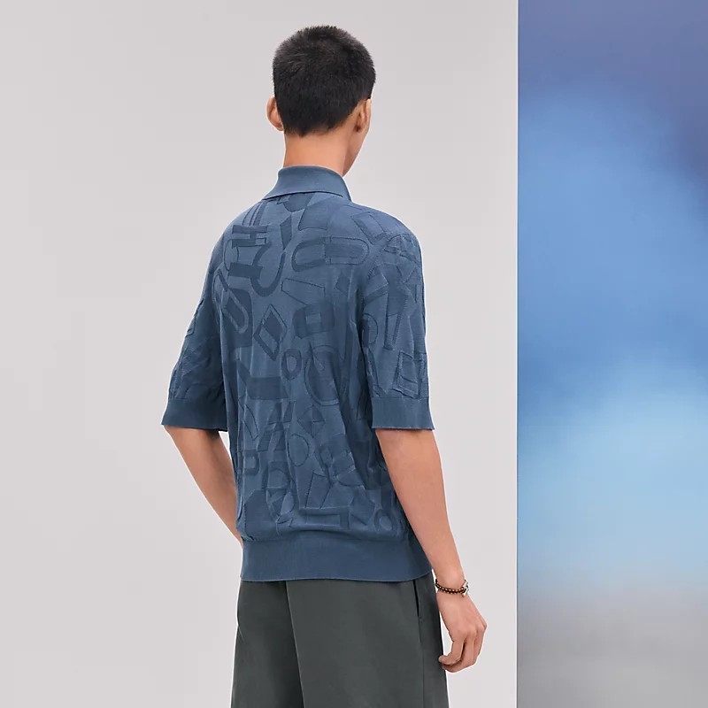 《一枚に宿る品格》HERMES 「Fragments Equestres」ポロシャツ