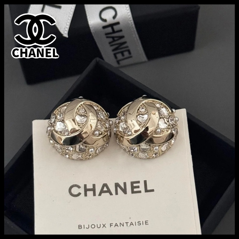ころんと輝く存在感★【CHANEL】CCロゴスタッドピアス