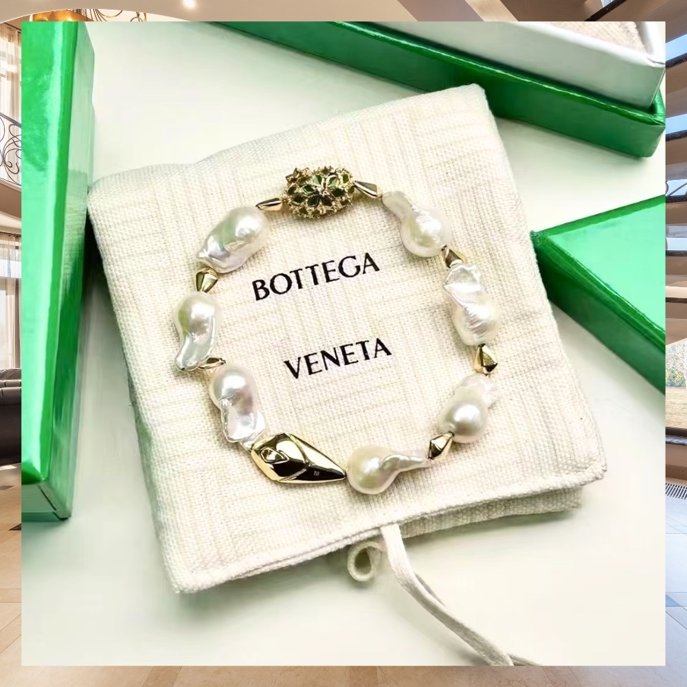 《大人かわいい》【BOTTEGA VENETA】ラナ パール ブレスレット