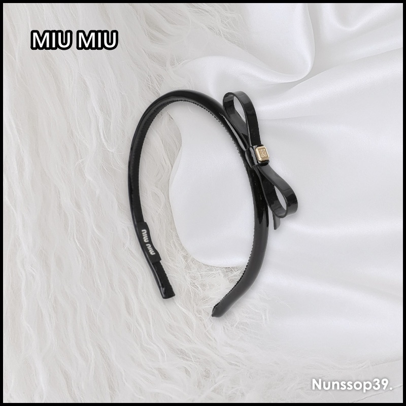 《MIU MIU》 ロゴ パテント革製ヘッドバンド