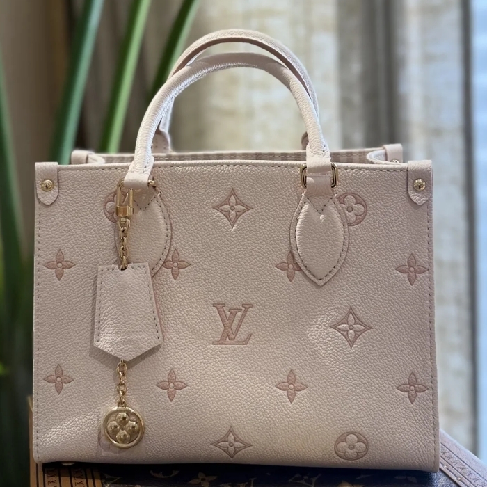 《モノグラム》Louis Vuitton オンザゴー PM トートバッグ