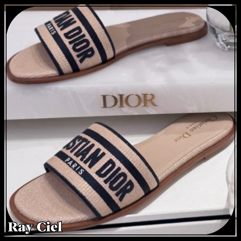 【フラットで履きやすい♡普段使いにも最適】DIOR サンダル