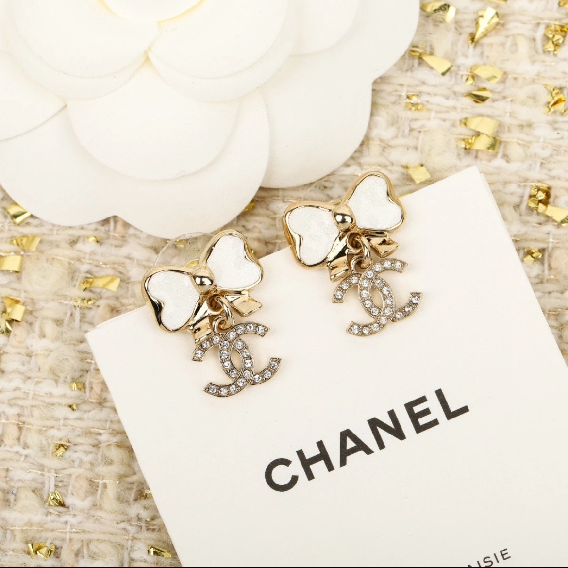 《CCロゴ×リボン》CHANEL ピアス