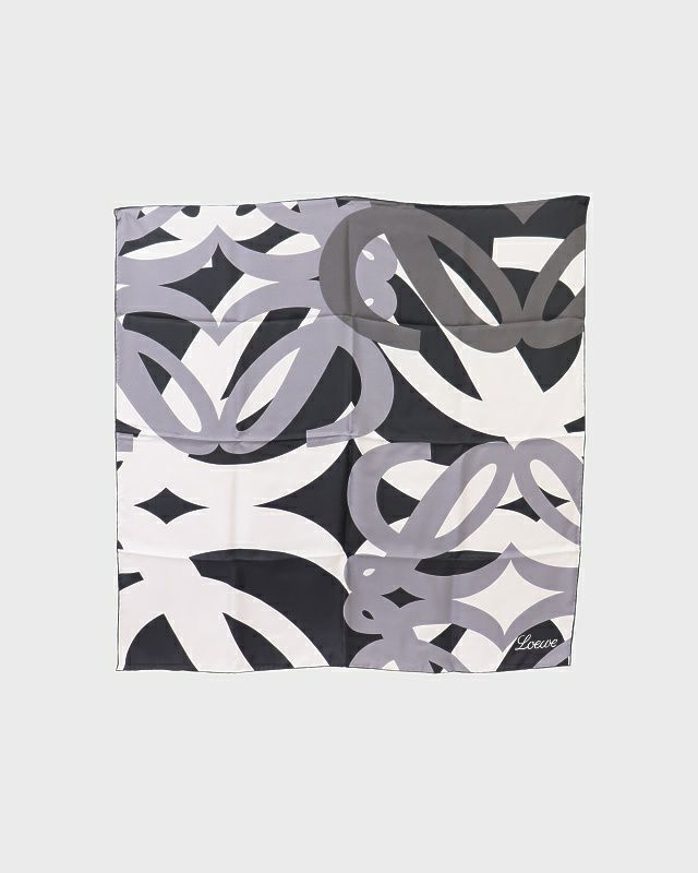 LOEWE アナグラムスカーフ