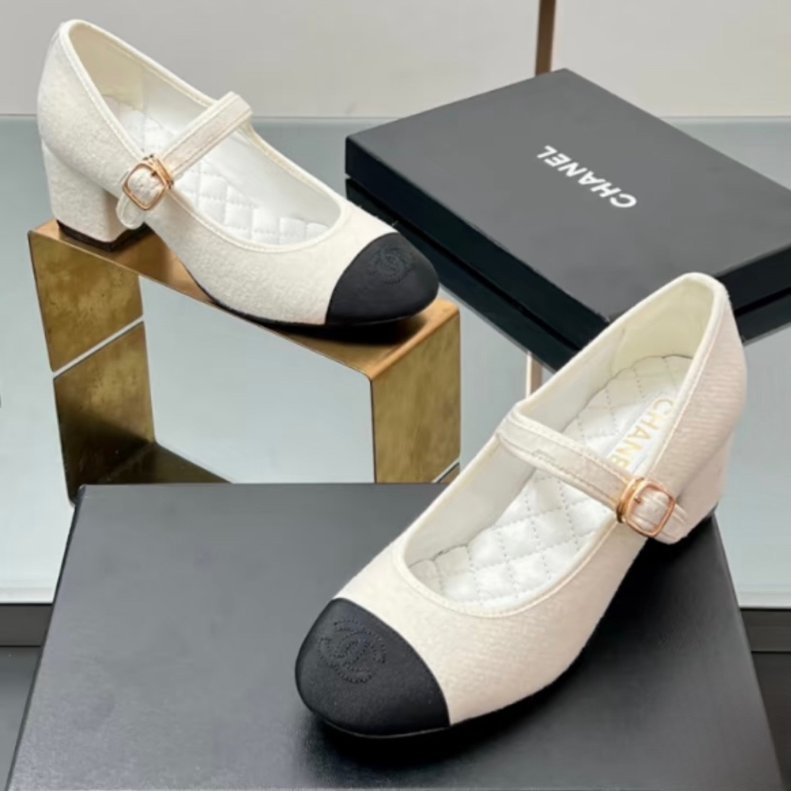 《上品な布地風のバイカラー♪》25S限定★CHANEL メリージェーン