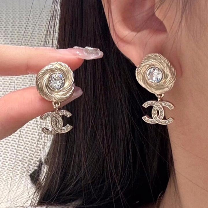 【耳元にさりげない煌めきを♡大人上品】CHANEL ピアス 大人可愛いが叶う♡*【CHANEL】ピアス 上品な煌めき