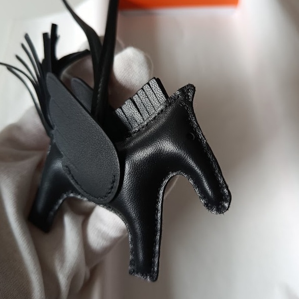 《入手困難》HERMES チャーム ペガサス ソーブラック