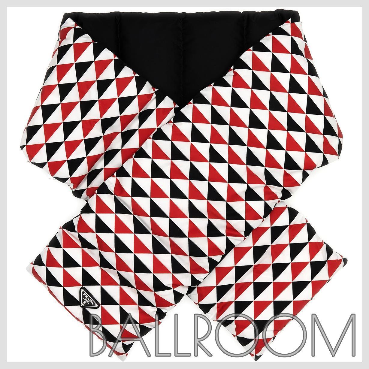 マフラー・ストール PRADA PRINTED RE-NYLON PADDED SCARF