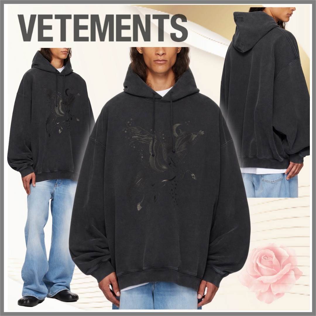 【VETEMENTS】ブラック Flying Unicorn フーディ
