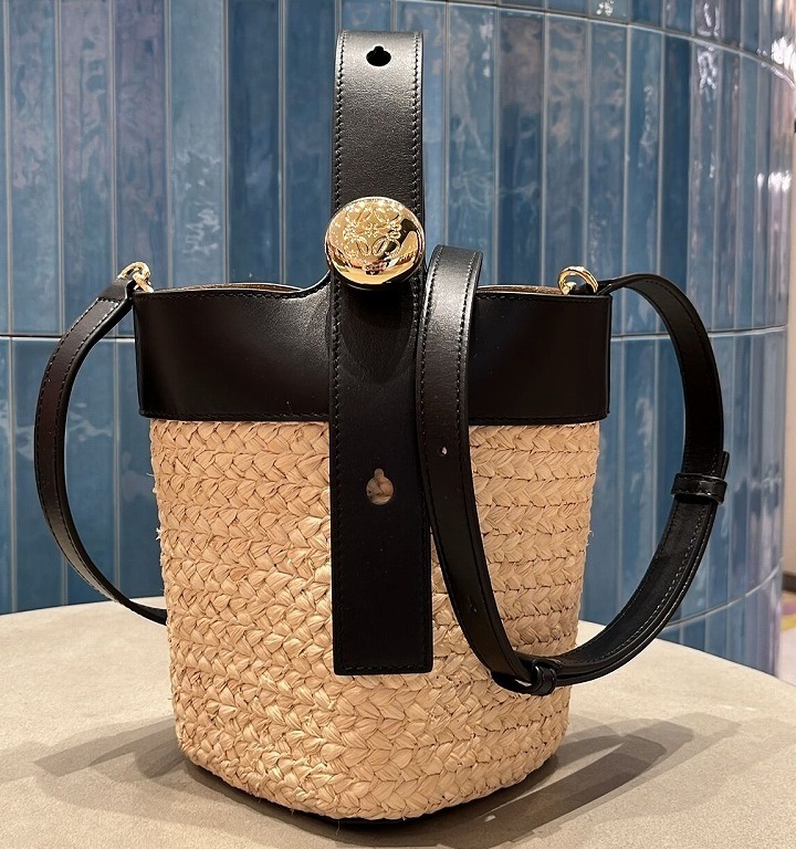 かごバッグ LOEWE AANBBBMX08-2165 PEBLE BUCKET IN RAFFIA AND CALF