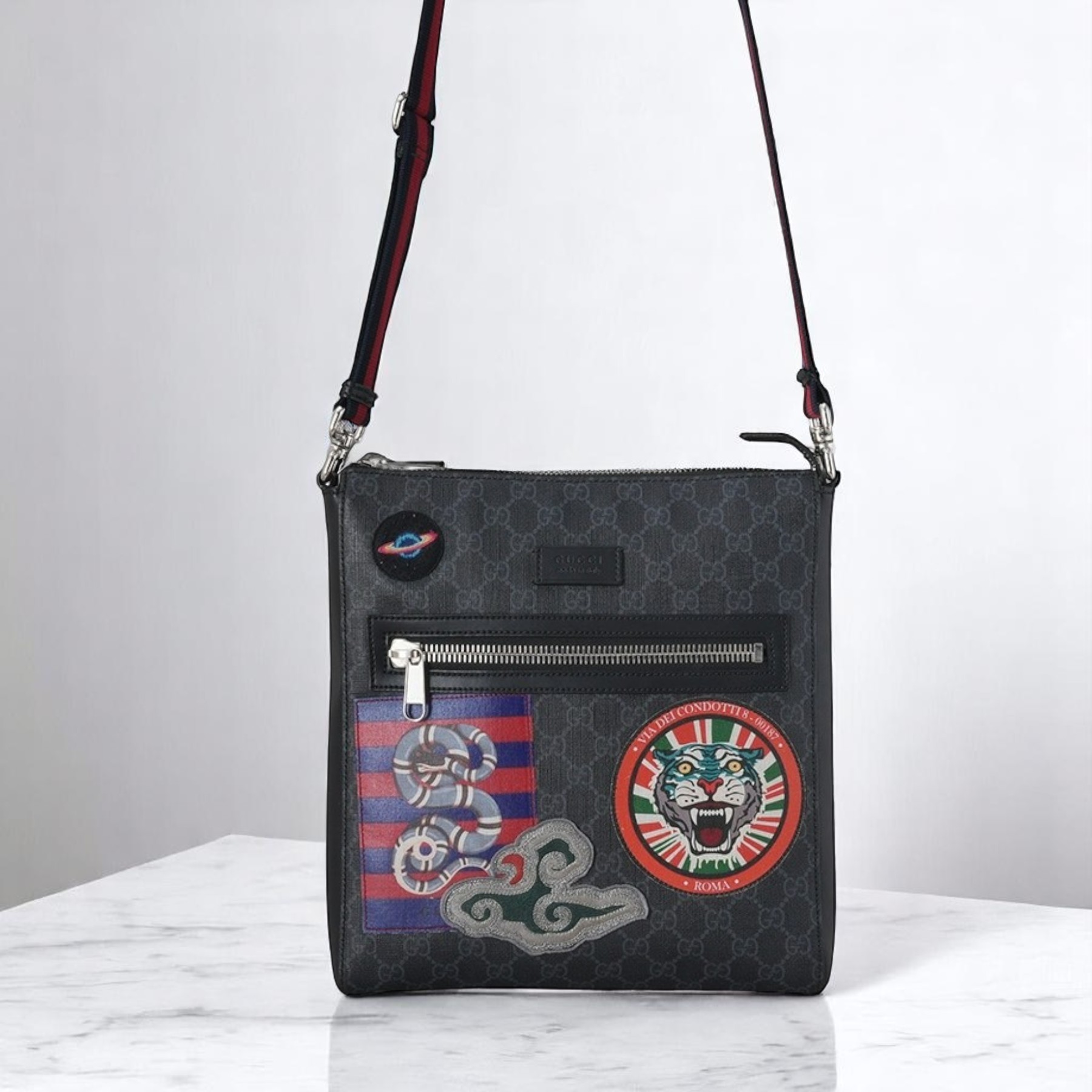 《GUCCI》GG スプリーム ウェブス メッセンジャーバッグ 中古