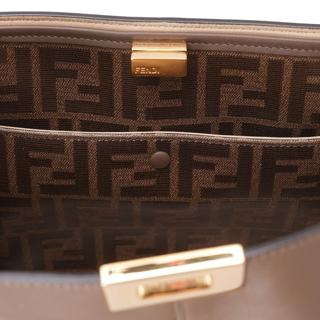 《FENDI》ピーカブー X-LITE ミディアム 中古