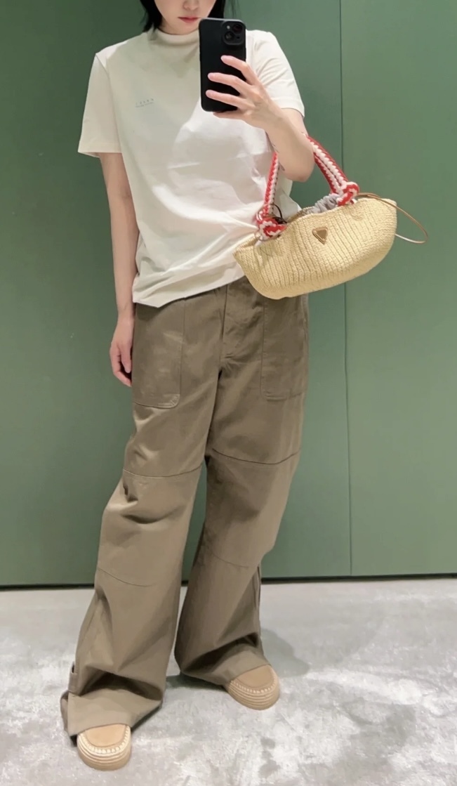 洗練されたクロシェ編み《PRADA》プチ ナチュラルクロシェバッグ