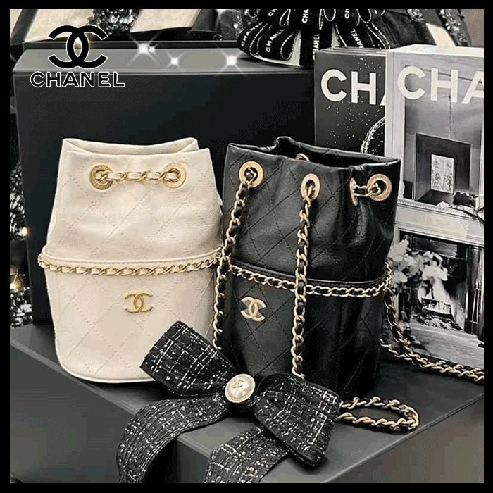 【可愛らしい形がポイント☆】CHANEL チェーンミニクラッチ