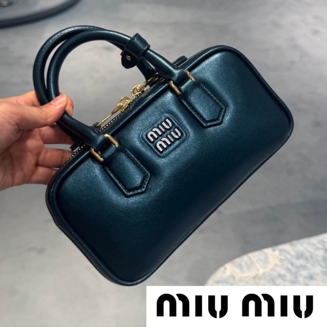 【miumiu】ブラック アルカディ レザー ミニバッグ