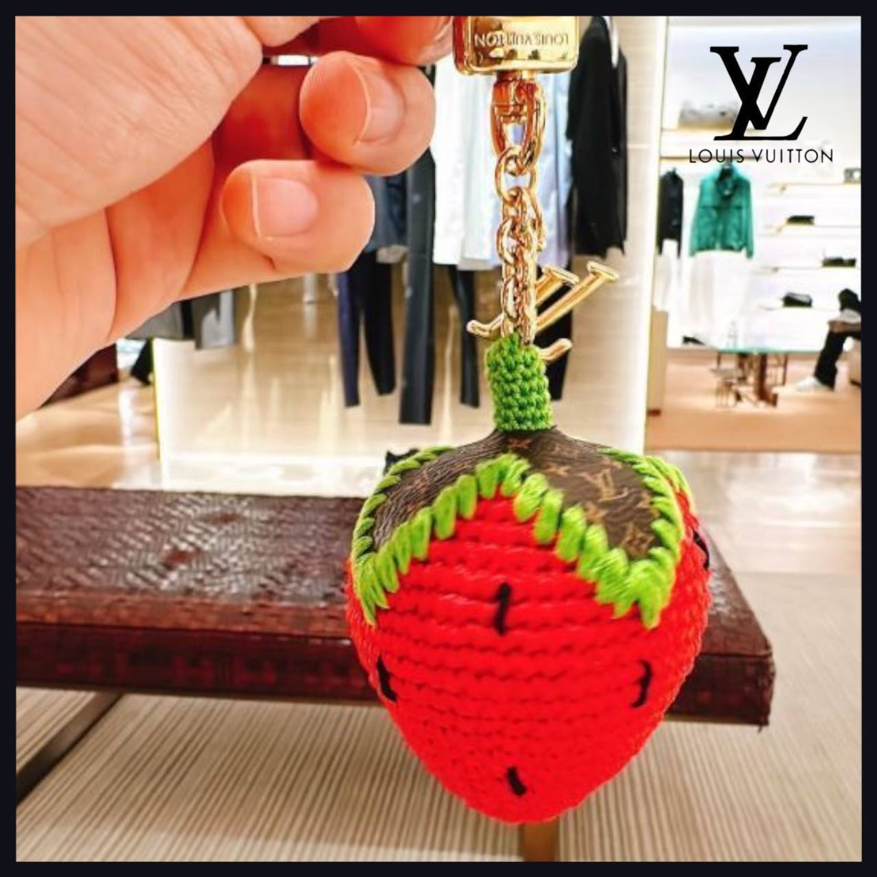 国内発送【可愛いストロベリー】Louis Vuitton バッグチャーム