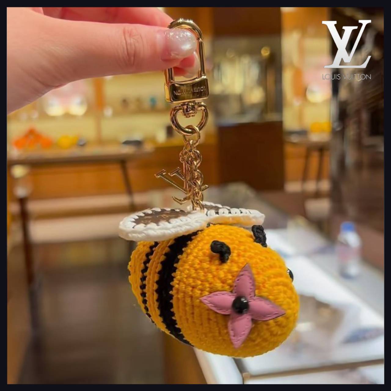 国内発送【チャーミングなBee】Louis Vuitton バッグチャーム