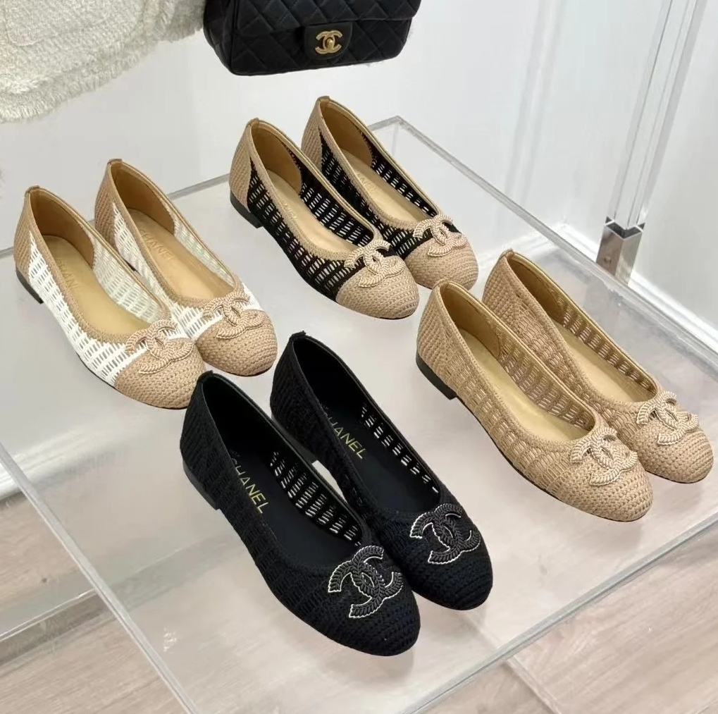 大きいロゴがポイント◆ラフィア編みバレリーナ◆CHANEL